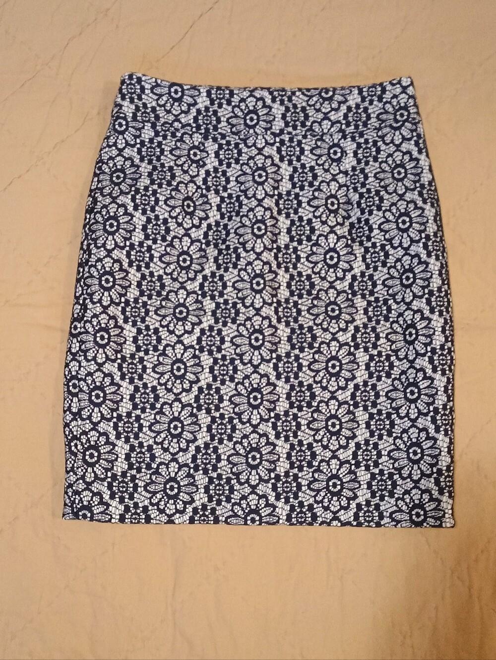 Banana Republic Petite 00P Black and White Floral Lace Pencil Skirt